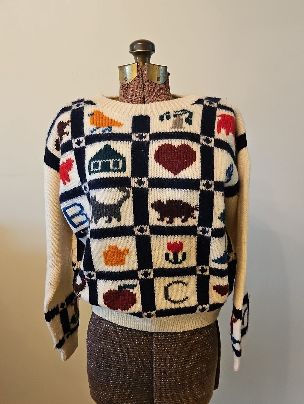 Vintage 1980s Preswick Moore Hand Knit Wool Grannycore Country Sampler Sweater S